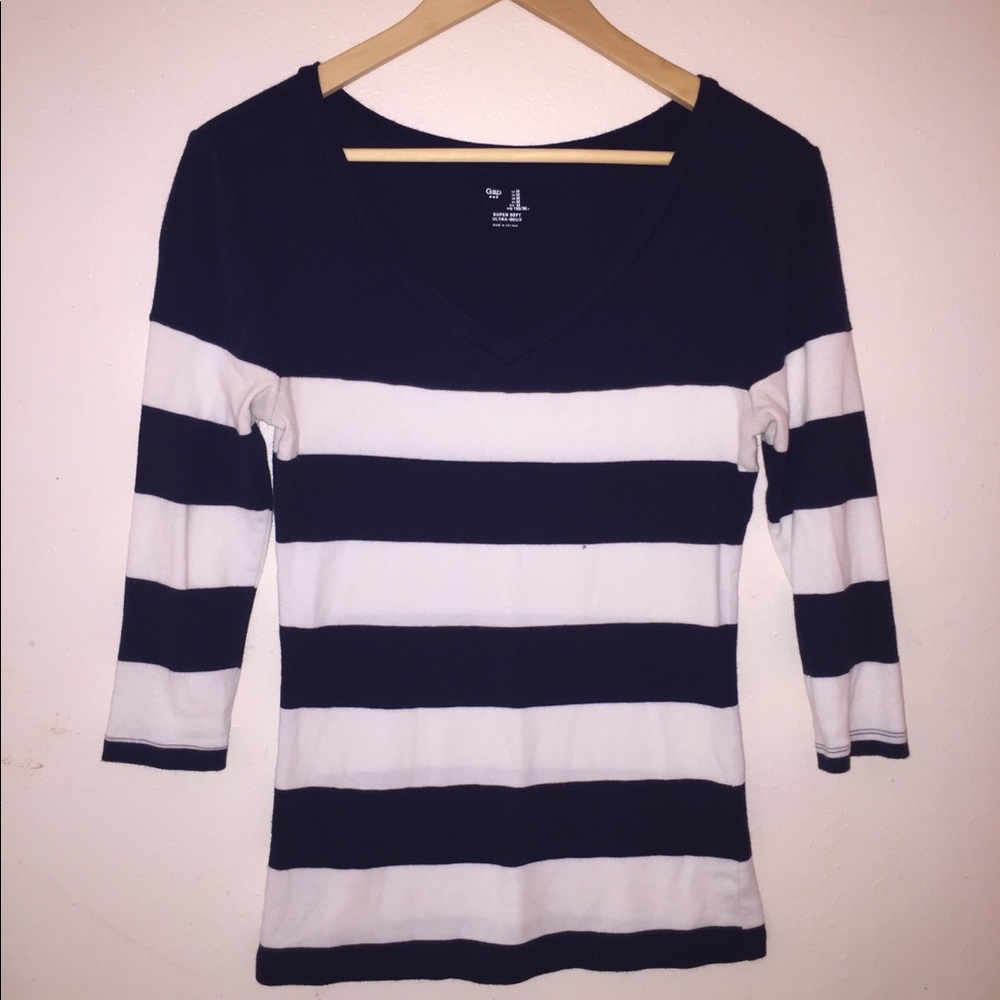 Gap v-neck sweater